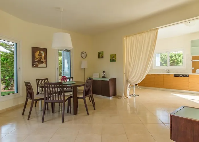 Riverside Vila Polis