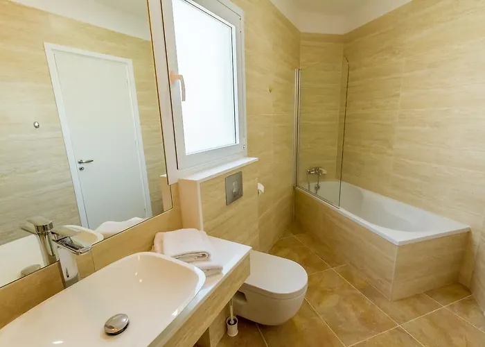 Riverside Vila Polis