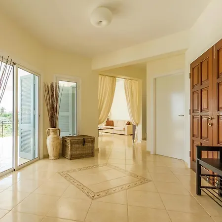 Villa Riverside Polis