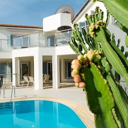 Riverside Vila