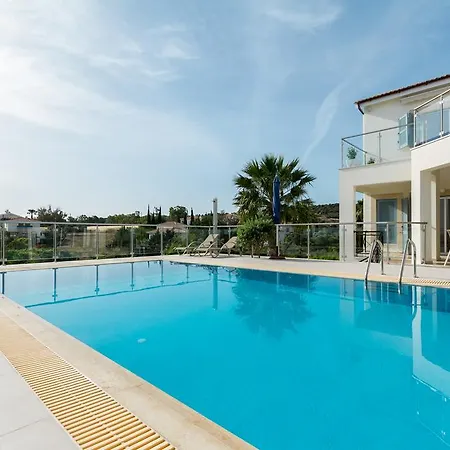 Riverside Villa Polis