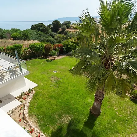 Riverside Villa *
