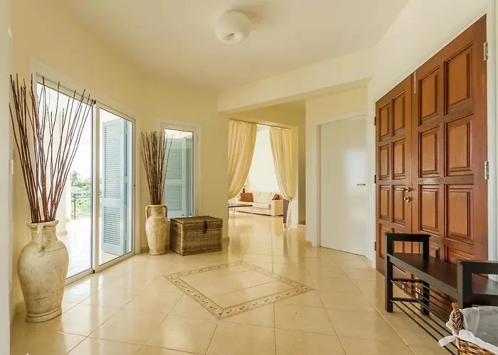 Villa Riverside Polis