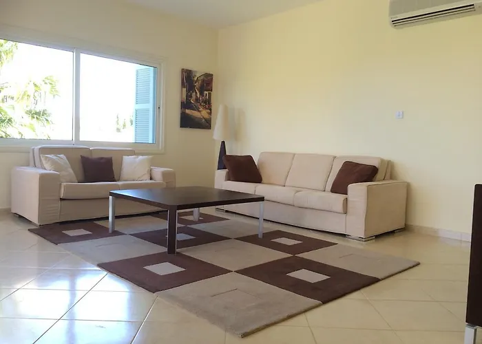 Riverside Villa Polis