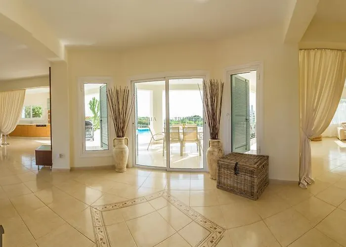 Villa Riverside Polis