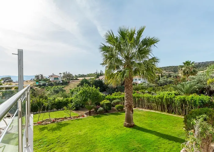 Riverside Villa Polis