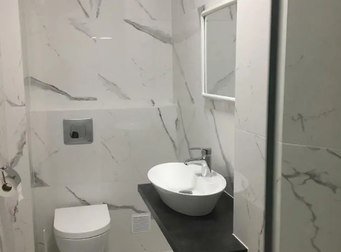 ヴィラ Riverside Polis